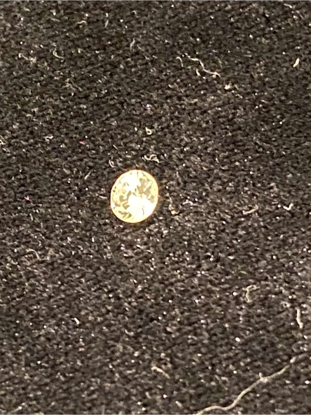 .25 carats diamond with excellent clarity. Timeless Sparkle